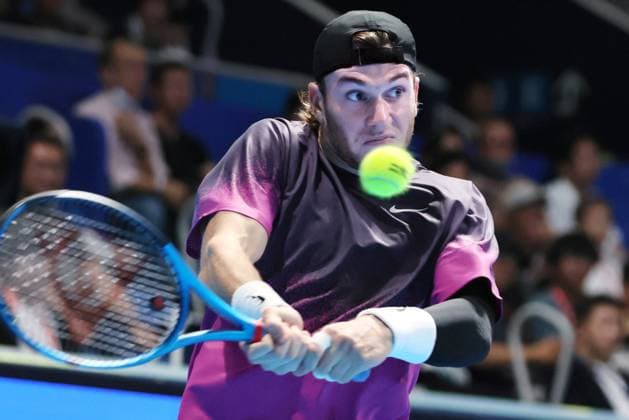 September 27, 2024, Tokyo, Japan - British Jack Draper retuens the ball against Hubert Hurkacz of Poland at the second round match of the Japan Open Tennis championships at the Ariake Colosseum in Tokyo on Friday, September 27, 2024. (photo by Yoshio Tsunoda AFLO) Noxthirdxpartyxsales  (0765074717st)