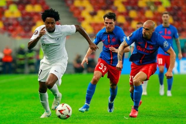 (240927) -- BUCHAREST, Sept. 27, 2024 -- FK RFS s Cedric Kouadio (L) competes during a UEFA Europa League match between FCSB and FK RFS in Bucharest, Romania, Sept. 26, 2024. (Photo by Xinhua) (SP)ROMANIA-BUCHAREST-UEFA EUROPA LEAGUE-FCSB VS FK RFS CristianxCristel 