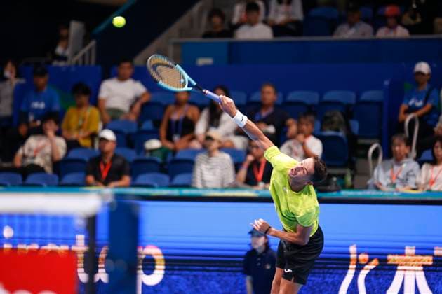 September 27, 2024, Tokyo, Japan: Mariano NAVONE (ARG) serves against Ben SHELTON (USA) during a Men s Singles match of the Kinoshita Group Japan Open Tennis Championships 2024 at the Ariake Coloseum. This is the longest-running ATP, Tennis Herren Tour tournament in Asia, first held in 1972. The tournaments run from September 23 to October 1st. Tokyo Japan - ZUMAm191 20240927_aap_m191_029 Copyright: xRodrigoxReyesxMarinx