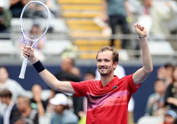Sport Bilder des Tages (240927) -- BEIJING, Sept. 27, 2024 -- Daniil Medvedev celebrates victory after the men s singles first round match between Daniil Medvedev of Russia and Gael Monfils of France at 2024 China Open tennis tournament in Beijing, capital of China, Sept. 27, 2024. ) (SP)CHINA-BEIJING-TENNIS-CHINA OPEN-MEN S SINGLES-FIRST ROUND (CN) ZhangxChenlin 