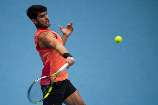 (240927) -- BEIJING, Sept. 27, 2024 -- Carlos Alcaraz hits a return during the men s singles first round match between Carlos Alcaraz of Spain and Giovanni Mpetshi Perricard of France at 2024 China Open tennis tournament in Beijing, capital of China, Sept. 27, 2024. ) (SP)CHINA-BEIJING-TENNIS-CHINA OPEN-MEN S SINGLES-FIRST ROUND (CN) ZhangxLong 