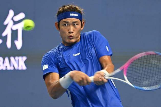 (240927) -- BEIJING, Sept. 27, 2024 -- Zhang Zhizhen hits a return during the men s singles first round match between Zhang Zhizhen of China and Davidovich Fokina of Spain at 2024 China Open tennis tournament in Beijing, capital of China, Sept. 27, 2024. ) (SP)CHINA-BEIJING-TENNIS-CHINA OPEN-MEN S SINGLES-FIRST ROUND (CN) ZhangxLong 