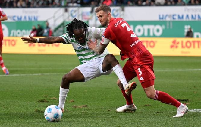 27 09 2024 Soccer Season 2024 2025 2 Soccer Bundesliga 07 Matchday SpVgg Greuther Fürth Kleeblatt Fortuna Düsseldorf Sportfoto Zink xwoxzix DFL regulations prohibit any use of photographs as image sequences and or quasi video only for editorial use Noel Futkeu 9, SpVgg Greuther Fürth Andre Hoffmann 3, Fortuna Düsseldorf F95