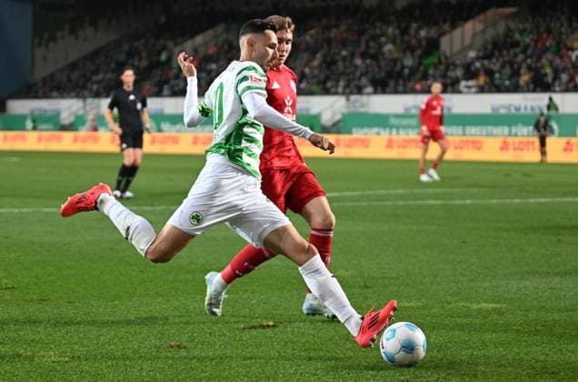 27 09 2024 Soccer Season 2024 2025 2 Soccer Bundesliga 07 Matchday SpVgg Greuther Fürth Kleeblatt Fortuna Düsseldorf Sportfoto Zink xwoxzix DFL regulations prohibit any use of photographs as image sequences and or quasi video only for editorial use Branimir Hrgota 10, SpVgg Greuther Fürth