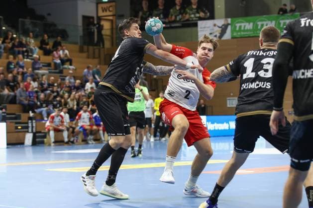 27 09 2024, xtgx, Handball 2 Bundesliga HC Elbflorenz Dresden HBW Balingen Weilstetten v l Oliver Seidler Dresden, 71 , Daniel Blomgren Balingen, 2 duel, duel, fight, tackle Dresden