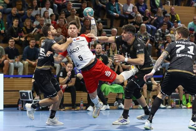 27 09 2024, xtgx, Handball 2 Bundesliga HC Elbflorenz Dresden HBW Balingen Weilstetten v l Csaba Leimeter Balingen, 5 wirft Tor, Torschuetze, erzielt Tor, Treffer, scores the goal Dresden