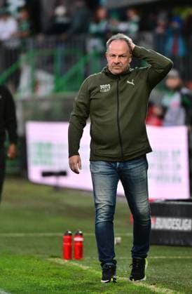 27 09 2024 Soccer Season 2024 2025 2 Soccer Bundesliga 07 Matchday SpVgg Greuther Fürth Kleeblatt Fortuna Düsseldorf Sportfoto Zink MeZi xmexzix DFL regulations prohibit any use of photographs as image sequences and or quasi video only for editorial use Alexander Zorniger Trainer SpVgg Greuther Fürth