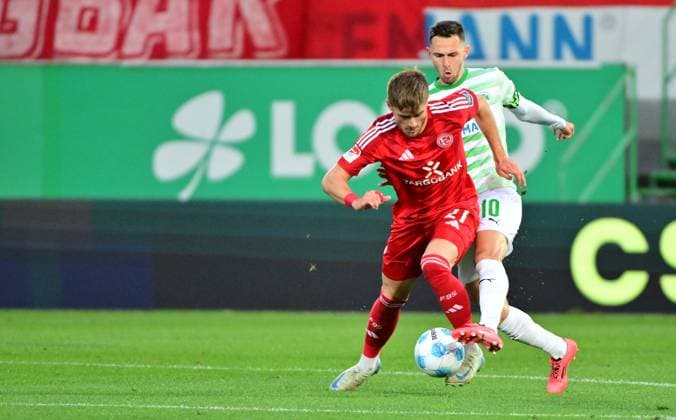 27 09 2024 Soccer season 2024 2025 2 Soccer Bundesliga 07 Matchday SpVgg Greuther Fürth Kleeblatt Fortuna Düsseldorf Sportfoto Zink MeZi xmexzix DFL regulations prohibit any use of photographs as image sequences and or quasi video only for editorial use Tim Rossmann 21, Fortuna Düsseldorf F95 before Branimir Hrgota 10, SpVgg Greuther Fürth