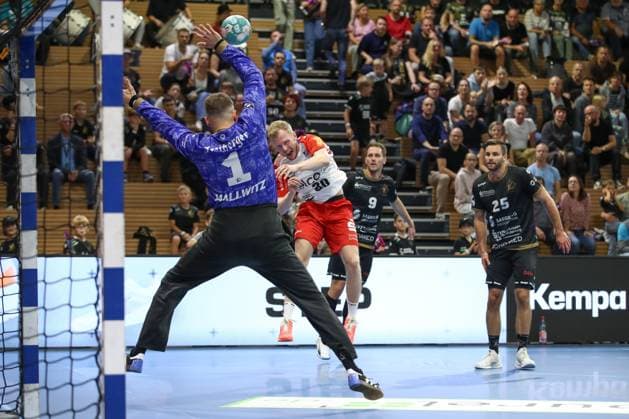 27 09 2024, xtgx, Handball 2 Bundesliga HC Elbflorenz Dresden HBW Balingen Weilstetten v l Sascha Pfattheicher Balingen, 30 throws goal, Torschuetze, erzielt Tor, Treffer, scores the goal Dresden