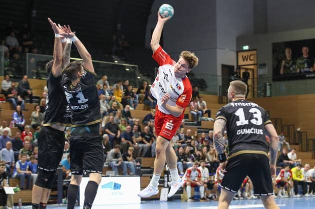 27 09 2024, xtgx, Handball 2 Bundesliga HC Elbflorenz Dresden HBW Balingen Weilstetten v l Daniel Blomgren Balingen, 2 throws goal, Torschuetze, erzielt Tor, Treffer, scores the goal Dresden