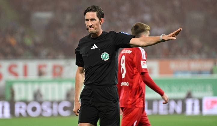 27 09 2024 Soccer Season 2024 2025 2 Soccer Bundesliga 07 Matchday SpVgg Greuther Fürth Kleeblatt Fortuna Düsseldorf Sportfoto Zink xwoxzix DFL regulations prohibit any use of photographs as image sequences and or quasi video only for editorial use Matthias Jöllenbeck Referee