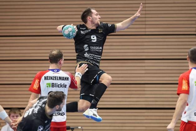 27 09 2024, xtgx, Handball 2 Bundesliga HC Elbflorenz Dresden HBW Balingen Weilstetten v l Julius Dierberg Dresden, 9 wirft Tor, Torschuetze, erzielt Tor, Treffer, scores the goal Dresden