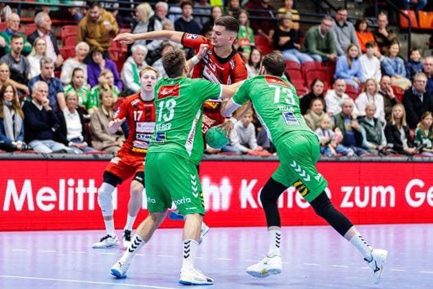v l Ian Weber GWD Minden, 13 , Janik Schrader VfL Luebeck Schwartau, 23 , Alexander Weck GWD Minden, 73 GER, GWD Minden vs VfL Luebeck Schwartau, Handball, 2 Bundesliga, Matchday 4, Season 2024 2025, 27 09 2024 GER, GWD Minden vs VfL Luebeck Schwartau, Handball, 2 Bundesliga, Matchday 4, Season 2024 2025, 27 09 2024 Luebbecke Copyright: xEibner-Pressefotox xJanxRollingerx EP_JSK
