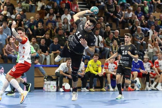 27 09 2024, xtgx, Handball 2 Bundesliga HC Elbflorenz Dresden HBW Balingen Weilstetten v l Doruk Pehlivan Dresden, 11 throws goal, Torschuetze, erzielt Tor, Treffer, scores the goal Dresden