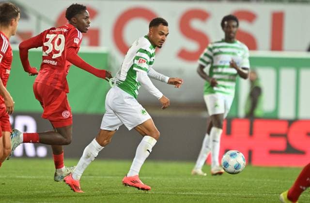 27 09 2024 Soccer Season 2024 2025 2 Soccer Bundesliga 07 Matchday SpVgg Greuther Fürth Kleeblatt Fortuna Düsseldorf Sportfoto Zink xwoxzix DFL regulations prohibit any use of photographs as image sequences and or quasi video only for editorial use Noah Mbamba Muanda 39, Fortuna Düsseldorf F95 Sacha Banse Bansé 6, SpVgg Greuther Fürth