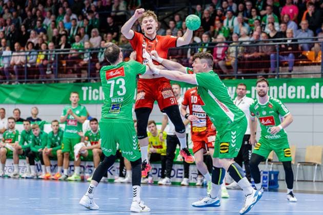 v l Alexander Weck GWD Minden, 73 , Oliver Juhl Refsgaard VfL Luebeck Schwartau, 31 , Philipp Vorlicek GWD Minden, 22 GER, GWD Minden vs VfL Luebeck Schwartau, Handball, 2 Bundesliga, Matchday 4, Season 2024 2025, 27 09 2024 GER, GWD Minden vs VfL Luebeck Schwartau, Handball, 2 Bundesliga, Matchday 4, Season 2024 2025, 27 09 2024 Luebbecke Copyright: xEibner-Pressefotox xJanxRollingerx EP_JSK