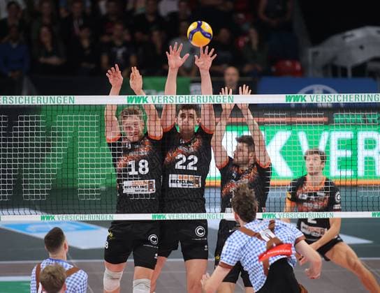 Defense Berlin RECYCLING Volleys Volleyball Bundesliga Men, WWK Volleys Herrsching RECYCLING Volleys Berlin, 2 Matchday, Season 2024 2025, on 27 09 2024 in Munich, B M W P A R K, Germany Source Copyright Credit Oryk HAIST xVOLLEYBALL-HERRSCHING-BERLINx