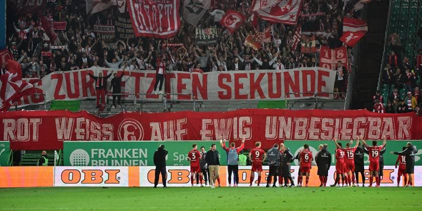 27 09 2024 Soccer Season 2024 2025 2 Soccer Bundesliga 07 Matchday SpVgg Greuther Fürth Kleeblatt Fortuna Düsseldorf Sportfoto Zink MeZi xmexzix DFL regulations prohibit any use of photographs as image sequences and or quasi video only for editorial use Jubel Freude bei Düsseldorf Isak Bergmann Johannesson 8, Fortuna Düsseldorf F95 und Co after the end of the match until the last second