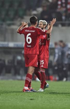 Giovanni Antoine Haag, SGF, and Matthias Zimmermann, Fortuna, after the first round match of the 2024 2025 season between SpVgg Greuther Fürth and Fortuna Düsseldorf 1 2 in Fürth 27 09 2024