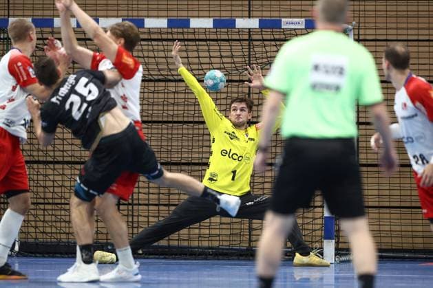 27 09 2024, xtgx, Handball, 2 Bundesliga, HC Elbflorenz Dresden HBW Balingen Weilstetten, emspor v l Mateusz Kornecki Balingen, 1 parade, holds the ball, catches the ball, parries Dresden