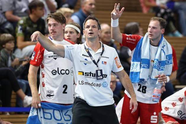 27 09 2024, xtgx, Handball, 2 Bundesliga, HC Elbflorenz Dresden HBW Balingen Weilstetten, emspor v l Matthias Flohr Balingen, coach gives instructions, gestures with arms, gesticulates, gives instructions Dresden