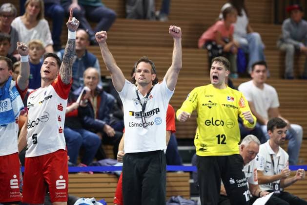 27 09 2024, xtgx, Handball, 2 Bundesliga, HC Elbflorenz Dresden HBW Balingen Weilstetten, emspor v l Matthias Flohr Balingen, Trainer Jubel, Torjubel, jubelt ueber das Tor, celebrate the goal, celebration Dresden