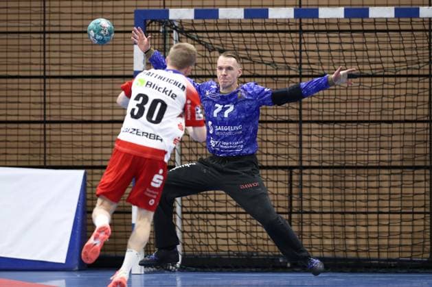 27 09 2024, xtgx, Handball, 2 Bundesliga, HC Elbflorenz Dresden HBW Balingen Weilstetten, emspor v l Robin Cantegrel Dresden, 77 at Siebenmeter Dresden