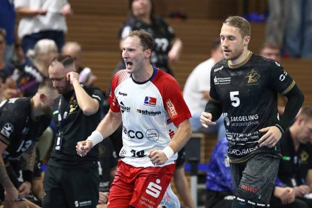 27 09 2024, xtgx, Handball, 2 Bundesliga, HC Elbflorenz Dresden HBW Balingen Weilstetten, emspor v l Tobias Heinzelmann Balingen, 28 Jubel, Torjubel, jubelt ueber das Tor, celebrate the goal, celebration Dresden