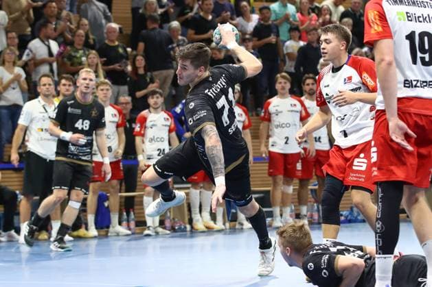 27 09 2024, xtgx, Handball, 2 Bundesliga, HC Elbflorenz Dresden HBW Balingen Weilstetten, emspor v l Oliver Seidler Dresden, 71 wirft Tor, Torschuetze, erzielt Tor, Treffer, scores the goal Dresden