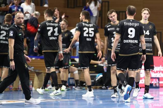 27 09 2024, xtgx, Handball, 2 Bundesliga, HC Elbflorenz Dresden HBW Balingen Weilstetten, emspor v l Dresden um Andre Haber Dresden, coach disappointed, looks disappointed, disappointed Dresden