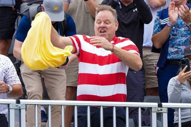 September 27, 2024, Montreal, Quebec, USA: A fan dances in the stands during Match 2 of the 2024 Presidents Cup at The Royal Montreal Golf Club. Montreal Canada - ZUMAw109 20240927_fap_w109_004 Copyright: xDebbyxWongx