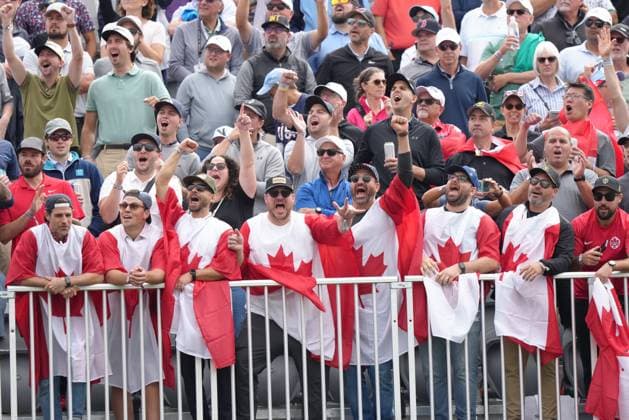 September 27, 2024, Montreal, Pq, Canada: Canadian fans cheer as the first group tees off to start the second round foursome match at the Presidents Cup golf tournament at Royal Montreal Golf Club in Montreal, Friday, Sept. 27, 2024. Golf 2024: Presidents Cup: Round Two  - ZUMAc35_ 20240927_zaf_c35_022 Copyright: xNathanxDenettex