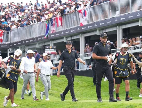 September 27, 2024, Montreal, Pq, Canada: International team members Corey Conners of Canada, and Mackenzie Hughes of Canada, walk off the first tee during second round foursome match at the Presidents Cup golf tournament at Royal Montreal Golf Club in Montreal, Friday Sept. 27, 2024. Golf 2024: Presidents Cup: Round Two  - ZUMAc35_ 20240927_zaf_c35_030 Copyright: xNathanxDenettex