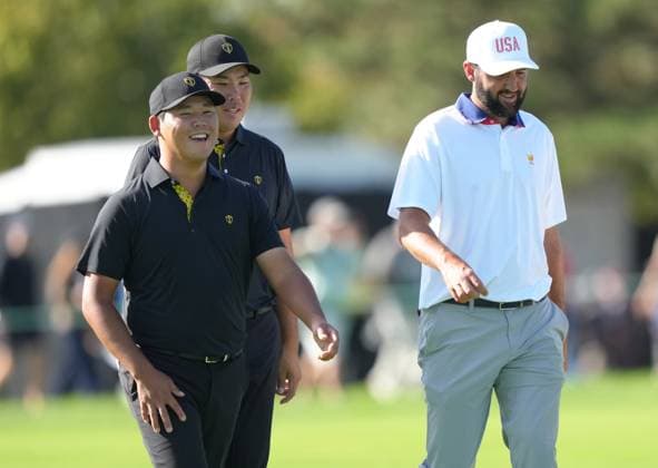 September 27, 2024, Montreal, Pq, Canada: International team member Si Woo Kim of South Korea, left, walks with partner Byeong Hun An of South Korea, and United States team member Scottie Scheffler down the 8th fairway during second round foursome match at the Presidents Cup golf tournament at Royal Montreal Golf Club Friday, September 27, 2024 in Montreal. Golf 2024: Presidents Cup: Round Two  - ZUMAc35_ 20240927_zaf_c35_079 Copyright: xNathanxDenettex
