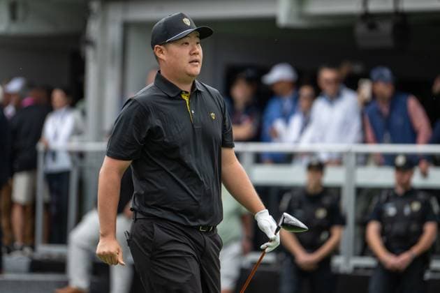 MONTREAL, QC - SEPTEMBER 27: International Team golfer Sungjae Im plays his shot from the first tee at the 2024 Presidents Cup on September 27, 2024 at The Royal Montreal Golf Club in Montreal, QC (Photo by Vincent Ethier Icon Sportswire) GOLF: SEP 27 Presidents Cup EDITORIAL USE ONLY Icon2409270450