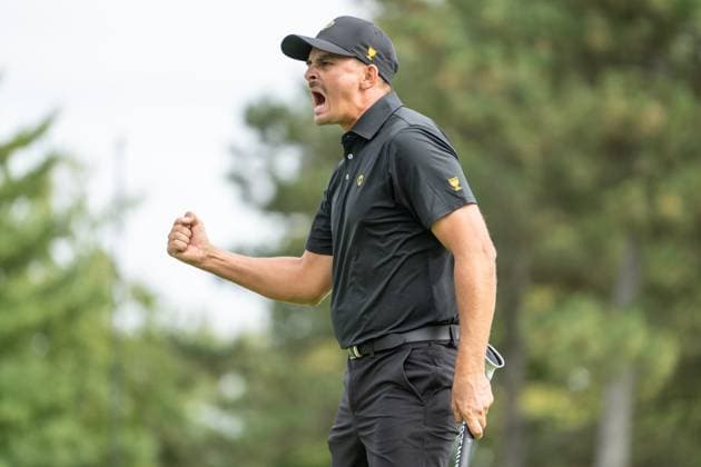 Sport Bilder des Tages MONTREAL, QC - SEPTEMBER 27: International Team golfer Christiaan Bezuidenhout reacts on the first green at the 2024 Presidents Cup on September 27, 2024 at The Royal Montreal Golf Club in Montreal, QC (Photo by Vincent Ethier Icon Sportswire) GOLF: SEP 27 Presidents Cup EDITORIAL USE ONLY Icon2409271047