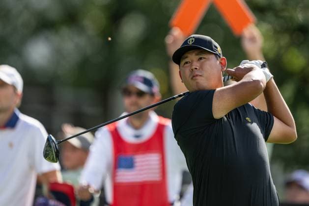MONTREAL, QC - SEPTEMBER 27: International Team golfer Si Woo Kim plays his shot from the fourth tee at the 2024 Presidents Cup on September 27, 2024 at The Royal Montreal Golf Club in Montreal, QC (Photo by Vincent Ethier Icon Sportswire) GOLF: SEP 27 Presidents Cup EDITORIAL USE ONLY Icon2409272232