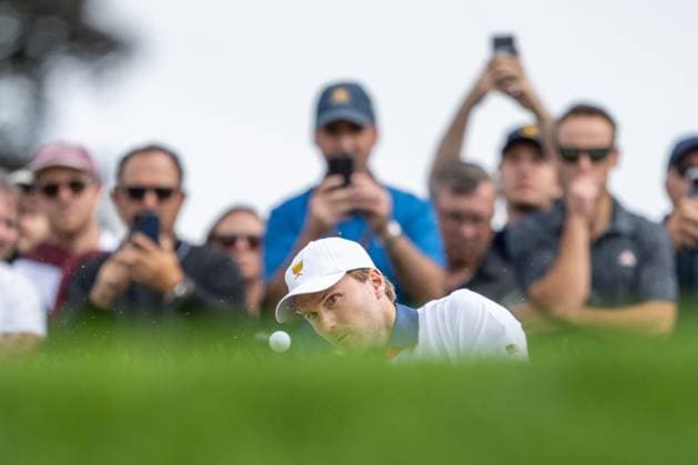 MO rhNTREAL, QC - SEPTEMBER 27: Team USA golfer Russell Henley on the fifth green at the 2024 Presidents Cup on September 27, 2024 at The Royal Montreal Golf Club in Montreal, QC (Photo by Vincent Ethier Icon Sportswire) GOLF: SEP 27 Presidents Cup EDITORIAL USE ONLY Icon2409272960
