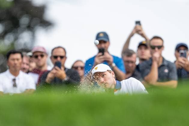 MO rhNTREAL, QC - SEPTEMBER 27: Team USA golfer Russell Henley on the fifth green at the 2024 Presidents Cup on September 27, 2024 at The Royal Montreal Golf Club in Montreal, QC (Photo by Vincent Ethier Icon Sportswire) GOLF: SEP 27 Presidents Cup EDITORIAL USE ONLY Icon2409272961