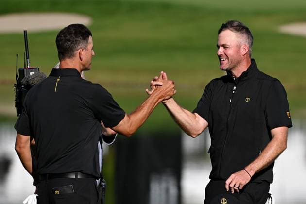 September 27, 2024, Montreal, Pq, Canada: International team members Taylor Pendrith ,left, of Canada and Adam Scott of Australia, celebrate on the 14th green during a foursome match at the Presidents Cup golf tournament at the Royal Montreal Golf Club in Montreal, Friday, Sept. 27, 2024. Canada News - September 27, 2024 - ZUMAc35_ 20240927_zaf_c35_142 Copyright: xGrahamxHughesx