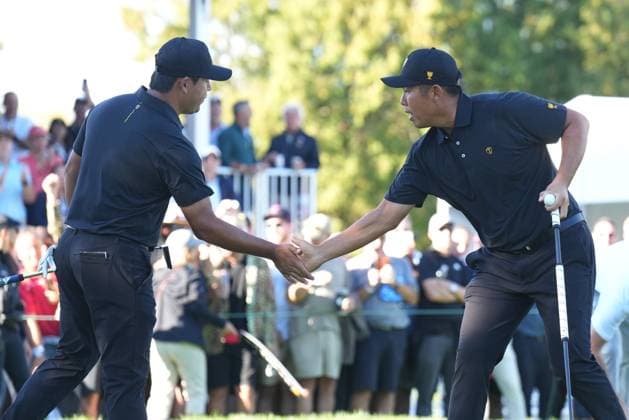 September 27, 2024, Montreal, Pq, Canada: International team member Si Woo Kim of South Korea, left, celebrates with partner Byeong Hun An of South Korea, after making a putt on the 11th hole during second round foursome match at the Presidents Cup golf tournament at Royal Montreal Golf Club Friday, September 27, 2024 in Montreal. Si Woo Kim, Byeong Hun An - ZUMAc35_ 20240927_zaf_c35_149 Copyright: xNathanxDenettex