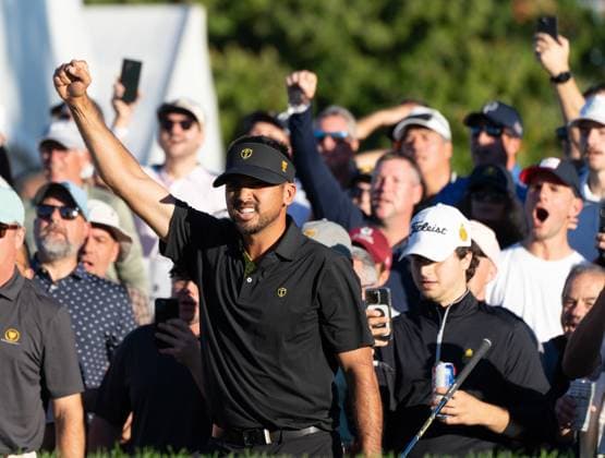 September 27, 2024, Montreal, Pq, CANADA: International team member Jason Day of Australia, celebrates after defeating the United States team on the eighteenth hole of their second round foursome match at the Presidents Cup golf tournament at the Royal Montreal Golf Club, in Montreal, Friday, Sept. 27, 2024. Canada News - September 27, 2024 - ZUMAc35_ 20240927_zaf_c35_158 Copyright: xChristinnexMuschix