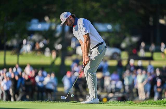 September 27, 2024, Montreal, Pq, Canada: United States team member Max Homa chips onto the 16th green during their second round foursome match at the Presidents Cup golf tournament at the Royal Montreal Golf Club in Montreal, Friday, Sept. 27, 2024. Max Homa,  - ZUMAc35_ 20240927_zaf_c35_180 Copyright: xGrahamxHughesx