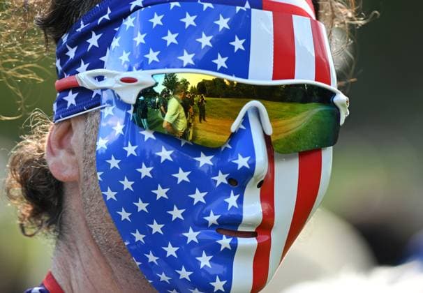 Sport Bilder des Tages September 27, 2024, Montreal, Pq, Canada: A Team USA fan watches second round foursome action at the Presidents Cup golf tournament at Royal Montreal Golf Club Friday, September 27, 2024 in Montreal. Canada News - September 27, 2024  - ZUMAc35_ 20240927_zaf_c35_186 Copyright: xGrahamxHughesx