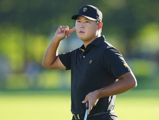September 27, 2024, Montreal, Pq, Canada: International team member Si Woo Kim of South Korea, listens to applause after making a putt on the 16th hole during second round foursome match at the Presidents Cup golf tournament at Royal Montreal Golf Club Friday, September 27, 2024 in Montreal. Si Woo Kim of South Korea,  - ZUMAc35_ 20240927_zaf_c35_189 Copyright: xNathanxDenettex