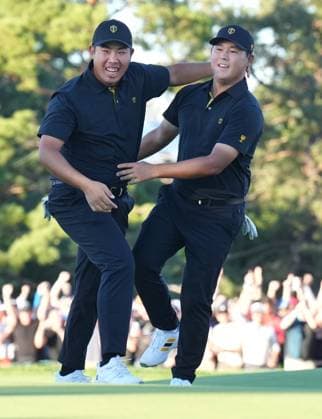 September 27, 2024, Montreal, Pq, Canada: International team member Si Woo Kim of South Korea, celebrates with partner International team member Byeong Hun An of South Korea, after sinking the winning putt on the 18th hole during second round foursome match at the Presidents Cup golf tournament at Royal Montreal Golf Club Friday, September 27, 2024 in Montreal. Si Woo Kim Byeong Hun An  - ZUMAc35_ 20240927_zaf_c35_194 Copyright: xNathanxDenettex