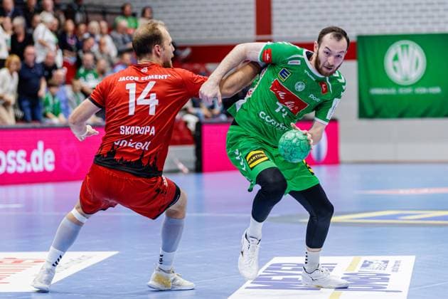 v l Paul Skorupa VfL Luebeck Schwartau, 14 , Alexander Weck GWD Minden, 73 GER, GWD Minden vs VfL Luebeck Schwartau, Handball, 2 Bundesliga, Matchday 4, Season 2024 2025, 27 09 2024 GER, GWD Minden vs VfL Luebeck Schwartau, Handball, 2 Bundesliga, Matchday 4, Season 2024 2025, 27 09 2024 Luebbecke Copyright: xEibner-Pressefotox xJanxRollingerx EP_JSK