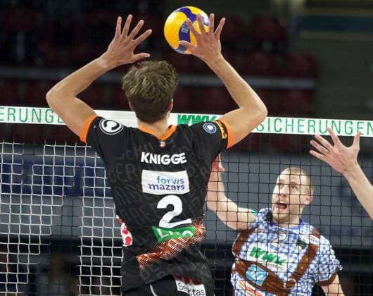 from left Matthew KNIGGE Berlin , Daniel GRUVAEUS Herrsching , He Volleyballl, Bundesliga 2024 25 WWK Volleys Herrsching vs Berlin Recycling Volleys, 27 09 24 BMW Park, Munich, Copyright: WolfgangxFehrmann