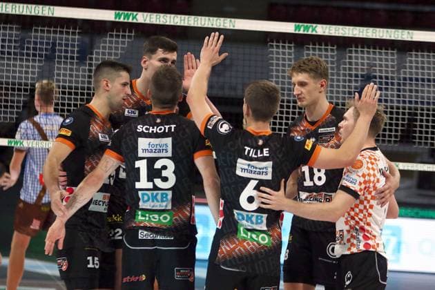 Berlin delighted with point win, He Volleyballl, Bundesliga 2024 25 WWK Volleys Herrsching vs Berlin Recycling Volleys, 27 09 24 BMW Park, Munich, Copyright: WolfgangxFehrmann