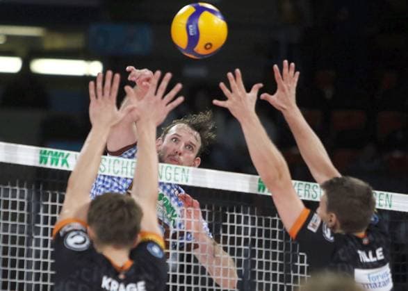 in the middle Filip JOHN Herrsching , He Volleyballl, Bundesliga 2024 25 WWK Volleys Herrsching vs Berlin Recycling Volleys, 27 09 24 BMW Park, Munich, Copyright: WolfgangxFehrmann